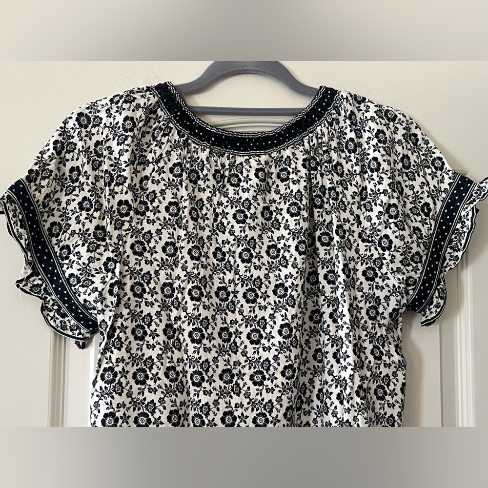 New!Max Studio Floral Black and White Women's Short Sleeve Blouse Various Sizes - Picture 2 of 16